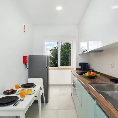 Whome Cozy Steps Away From The Train Station Apartment