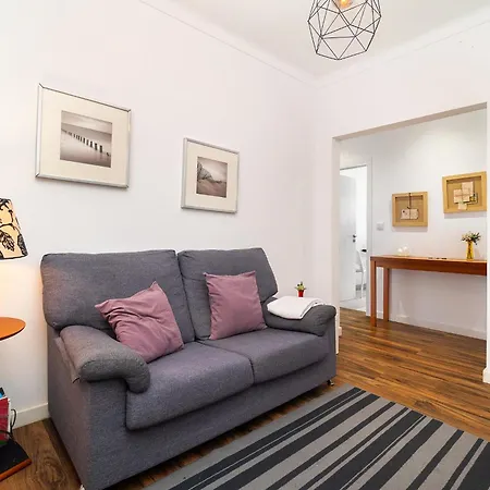 Apartment Whome Cozy Steps Away From The Train Station *