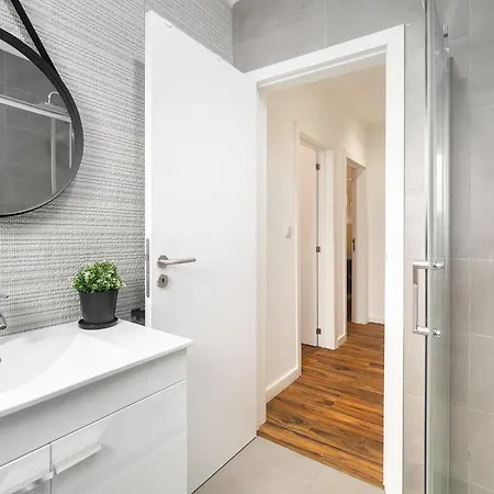 Apartment Whome Cozy Steps Away From The Train Station Queluz