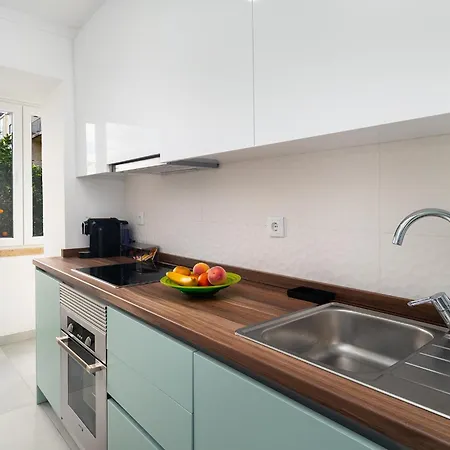Whome Cozy Steps Away From The Train Station Apartment Queluz