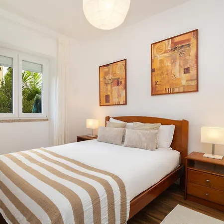 Apartment Whome Cozy Steps Away From The Train Station *